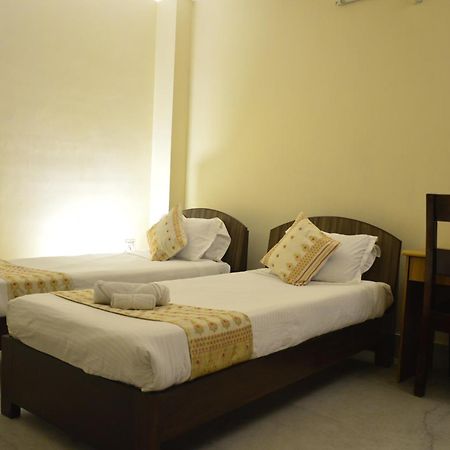 River Breeze Home A Comfort Stay Гувахати Экстерьер фото