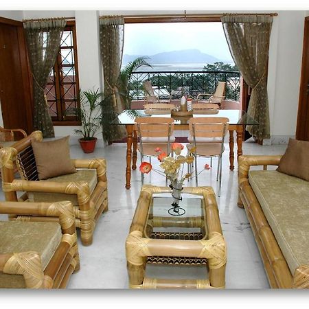 River Breeze Home A Comfort Stay Гувахати Экстерьер фото