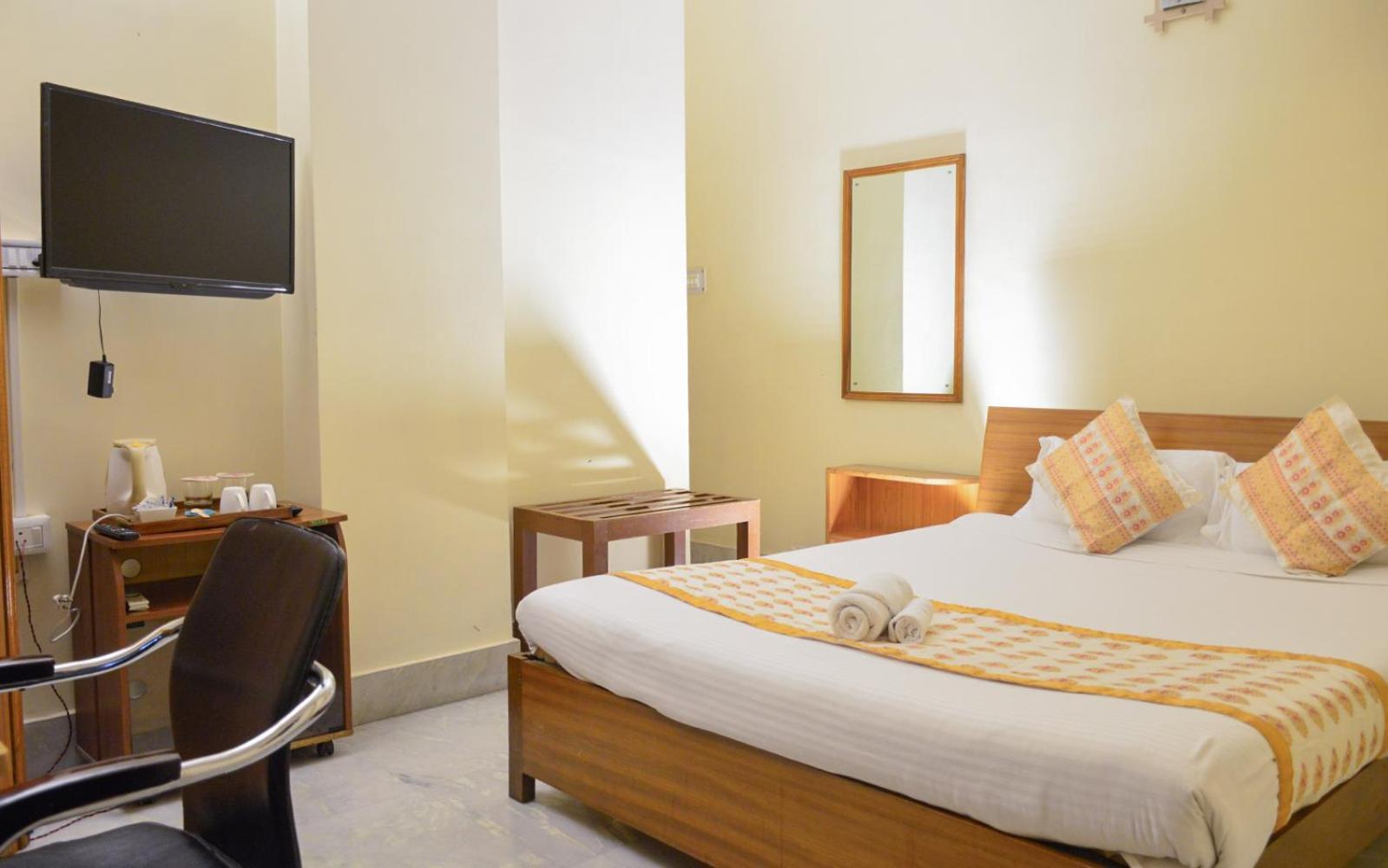 River Breeze Home A Comfort Stay Гувахати Экстерьер фото