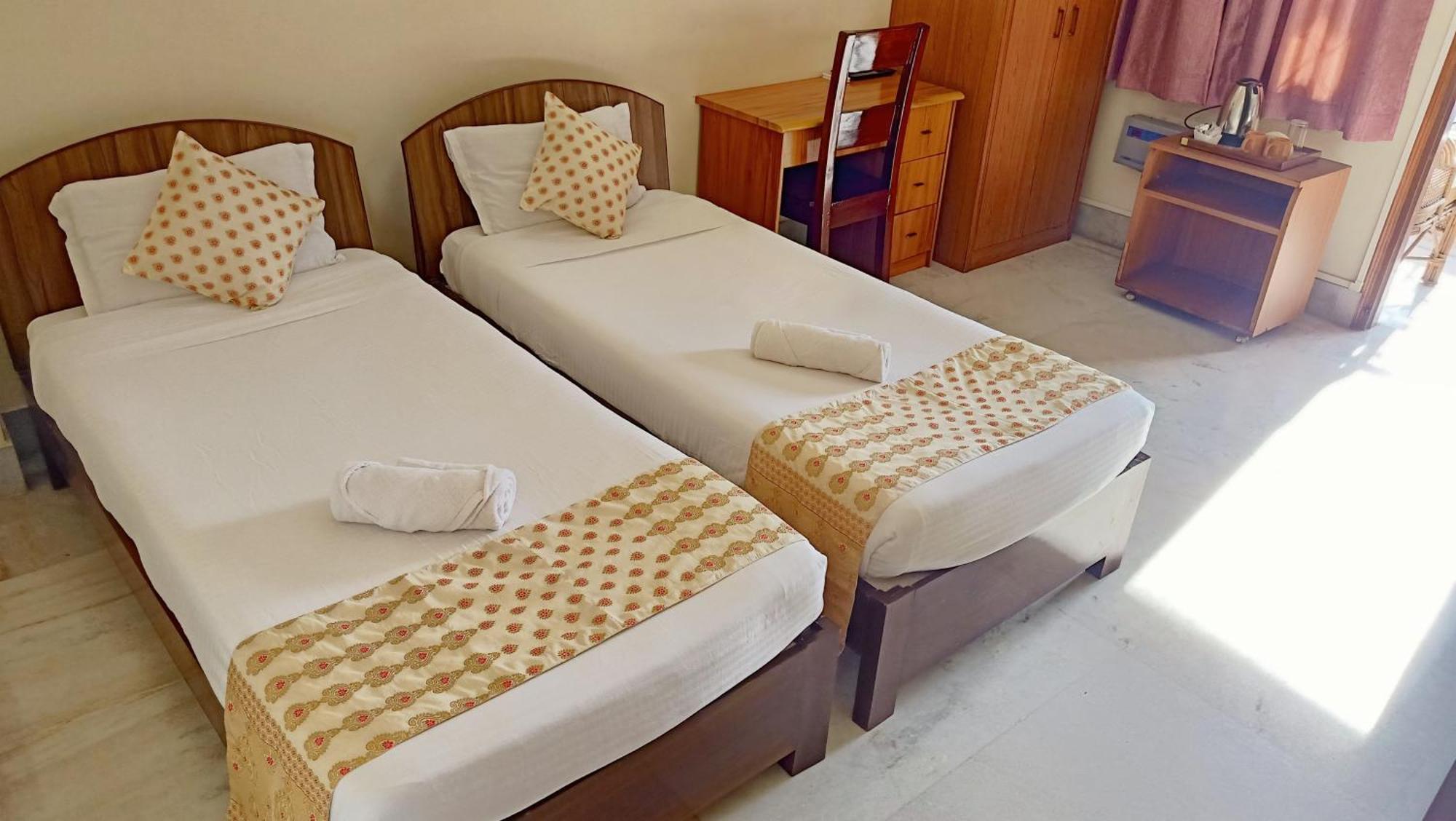 River Breeze Home A Comfort Stay Гувахати Экстерьер фото