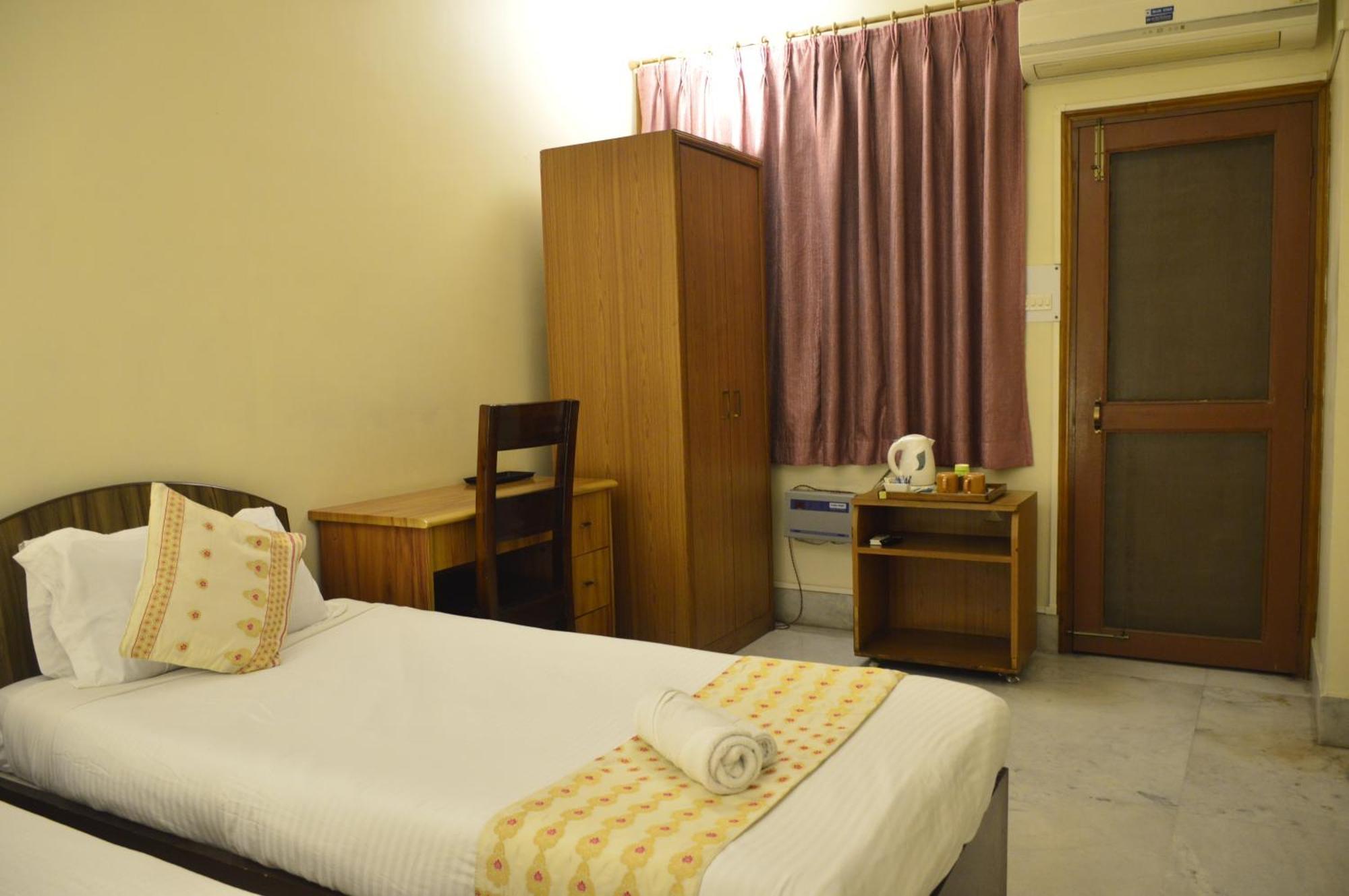 River Breeze Home A Comfort Stay Гувахати Экстерьер фото