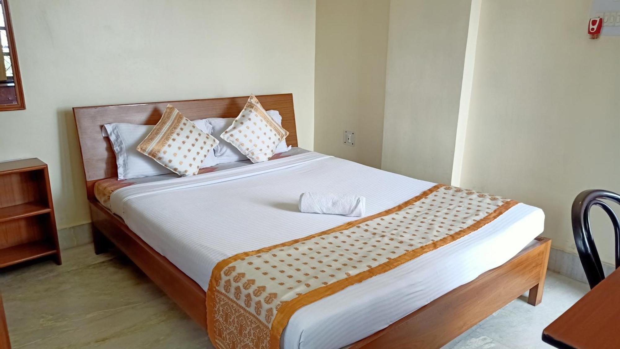 River Breeze Home A Comfort Stay Гувахати Экстерьер фото