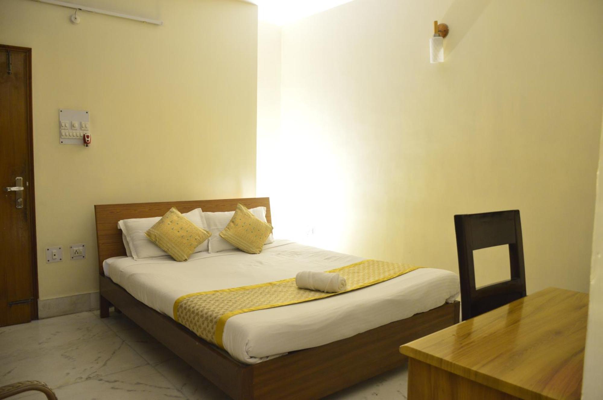 River Breeze Home A Comfort Stay Гувахати Экстерьер фото