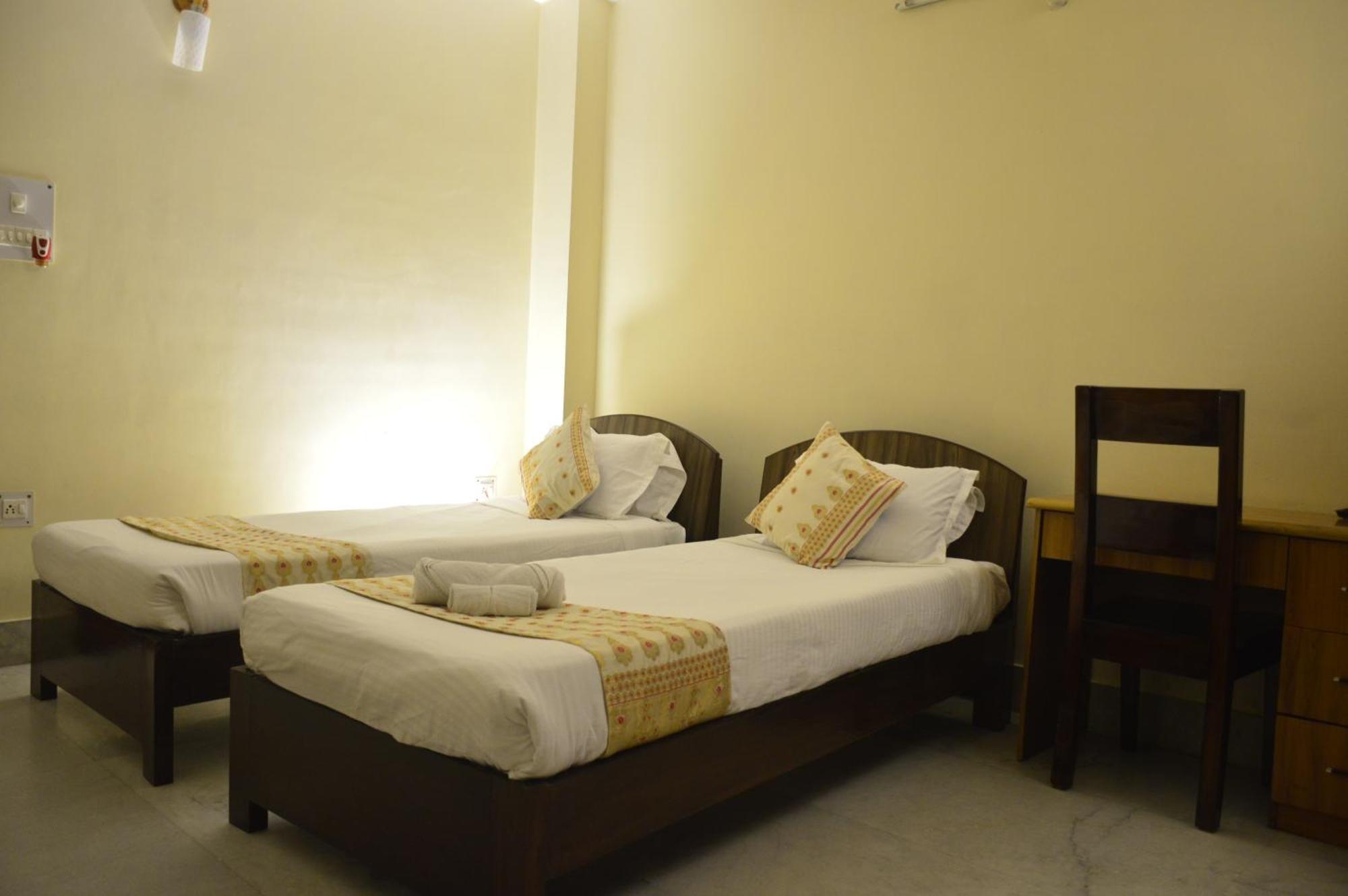 River Breeze Home A Comfort Stay Гувахати Экстерьер фото