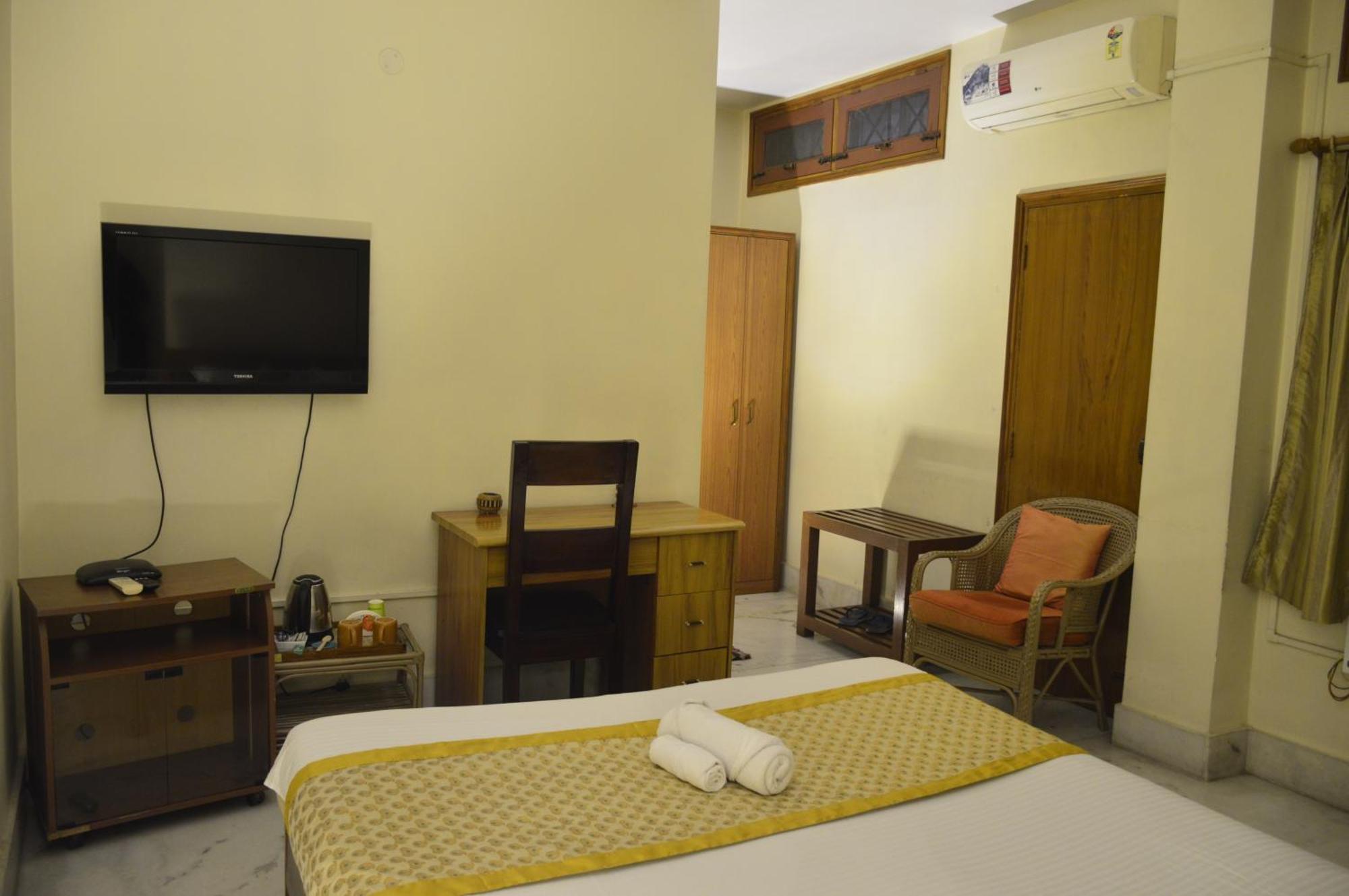 River Breeze Home A Comfort Stay Гувахати Экстерьер фото