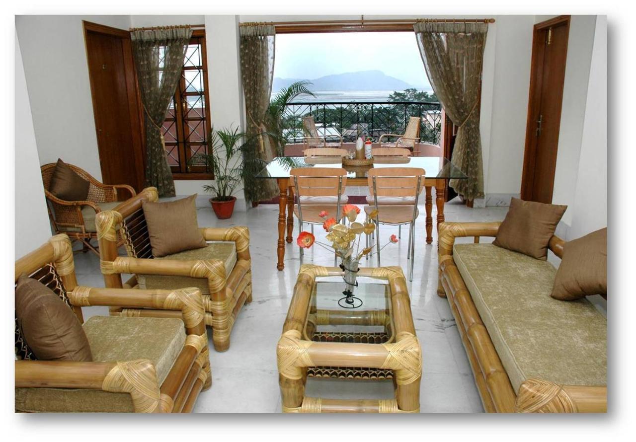 River Breeze Home A Comfort Stay Гувахати Экстерьер фото