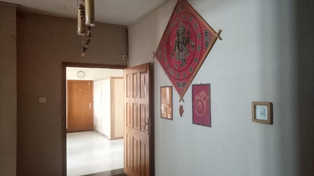 River Breeze Home A Comfort Stay Гувахати Экстерьер фото